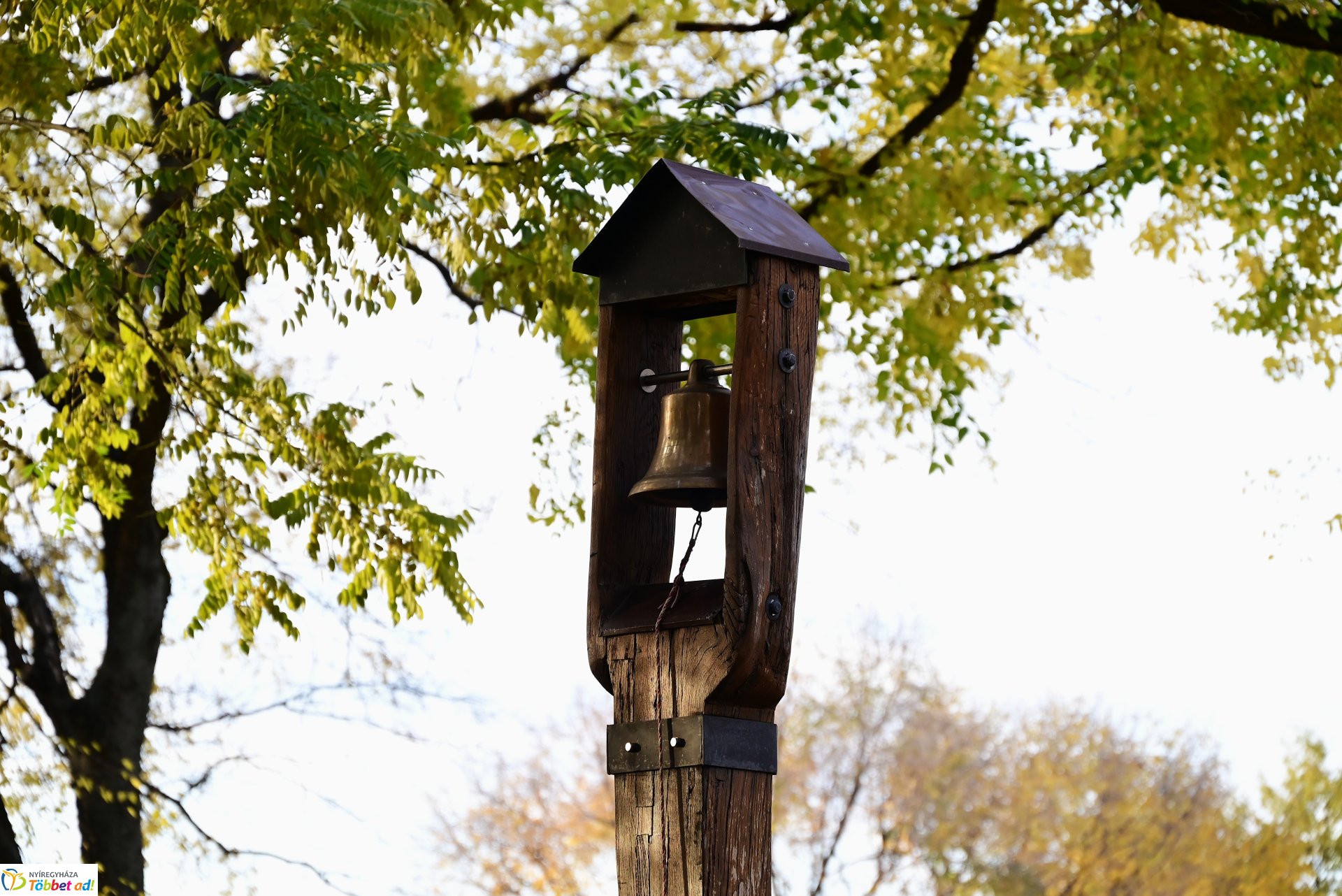 Mécsesgyújtás a Hősök temetőjében