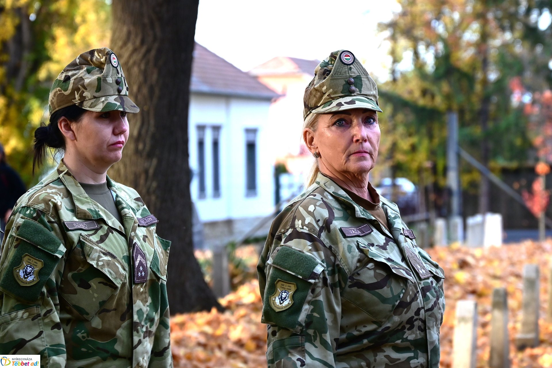 Mécsesgyújtás a Hősök temetőjében