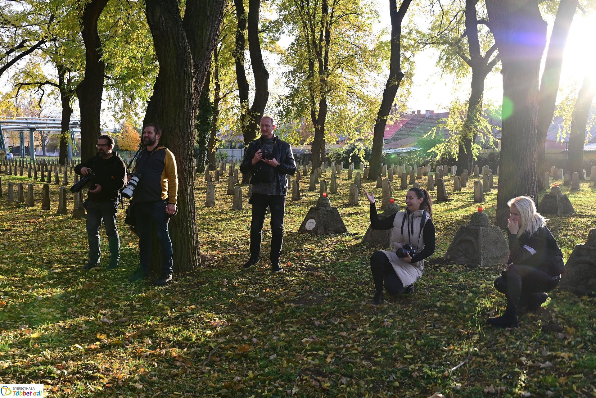Mécsesgyújtás a Hősök temetőjében
