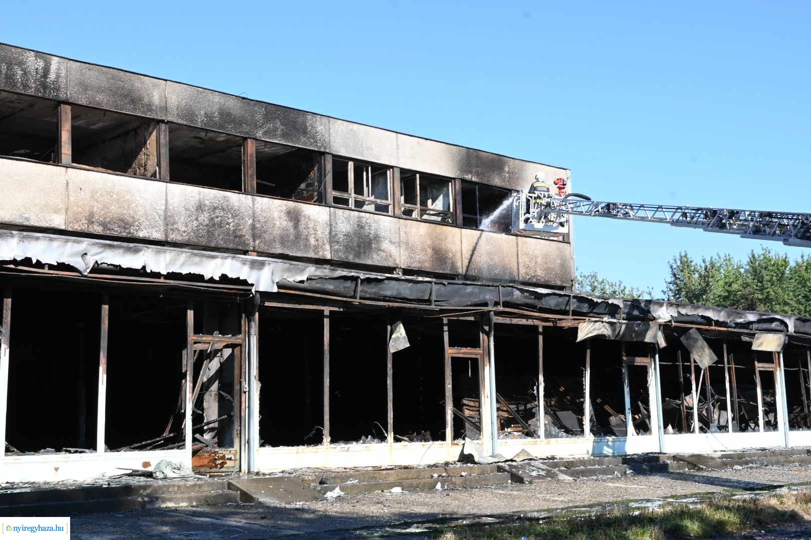 Még reggel is oltották a Rákóczi utcai irodatüzet 