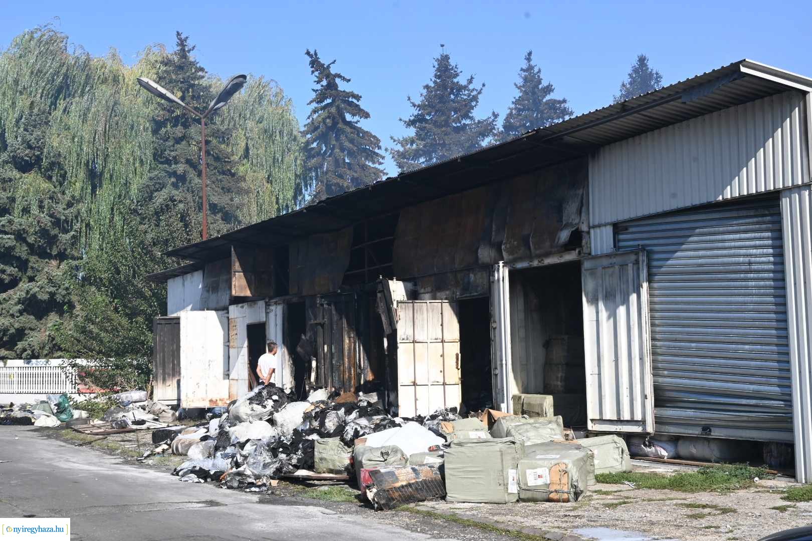 Még reggel is oltották a Rákóczi utcai irodatüzet 