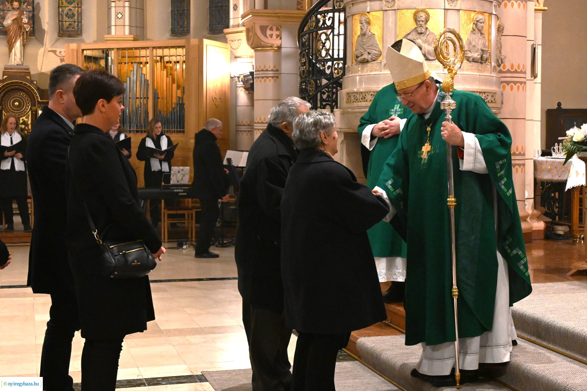 Megáldották a jubiláló házaspárokat a Magyarok Nagyasszonya-társszékesegyházban