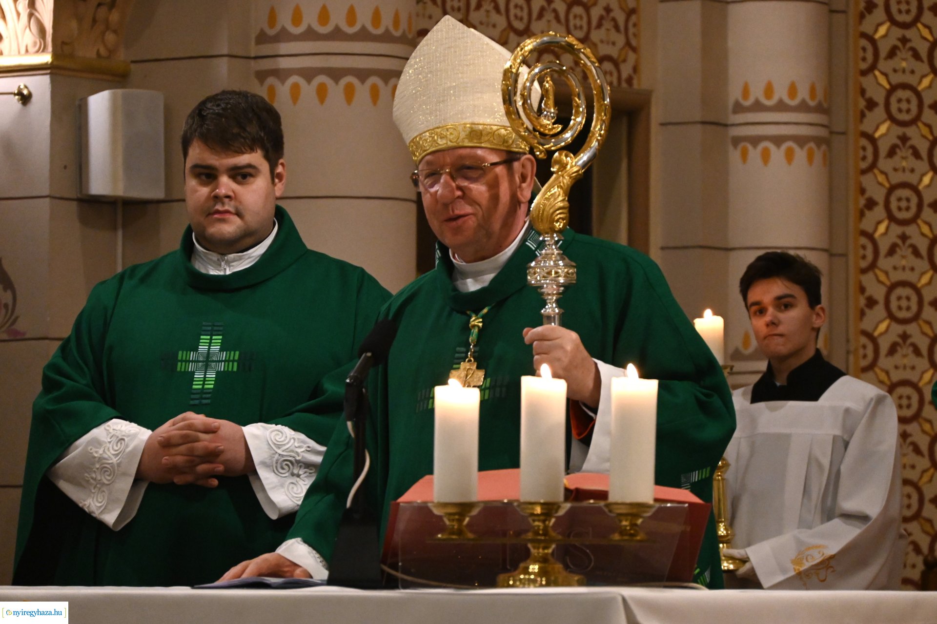 Megáldották a jubiláló házaspárokat a Magyarok Nagyasszonya-társszékesegyházban