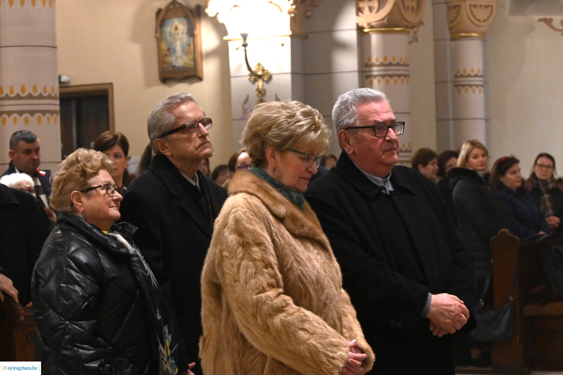Megáldották a jubiláló házaspárokat a Magyarok Nagyasszonya-társszékesegyházban