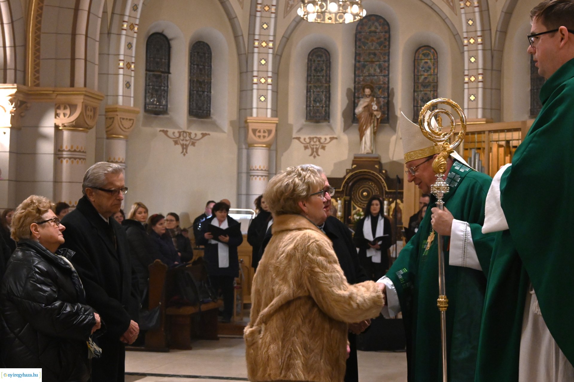 Megáldották a jubiláló házaspárokat a Magyarok Nagyasszonya-társszékesegyházban