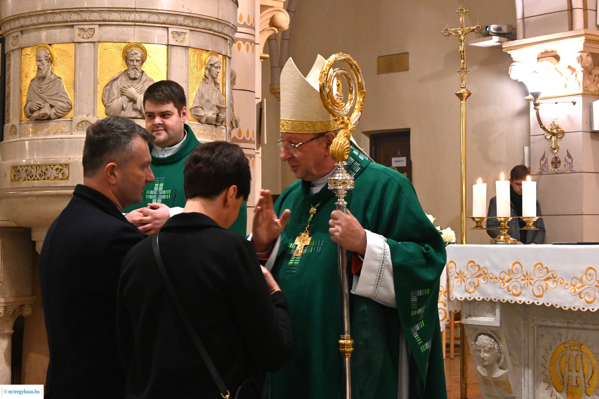 Megáldották a jubiláló házaspárokat a Magyarok Nagyasszonya-társszékesegyházban