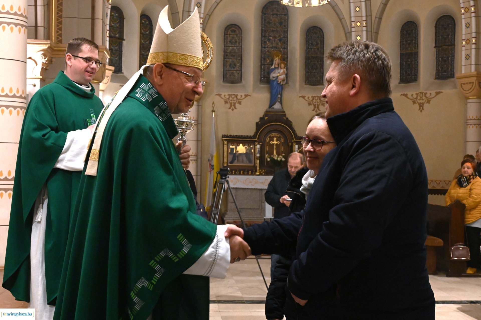 Megáldották a jubiláló házaspárokat a Magyarok Nagyasszonya-társszékesegyházban