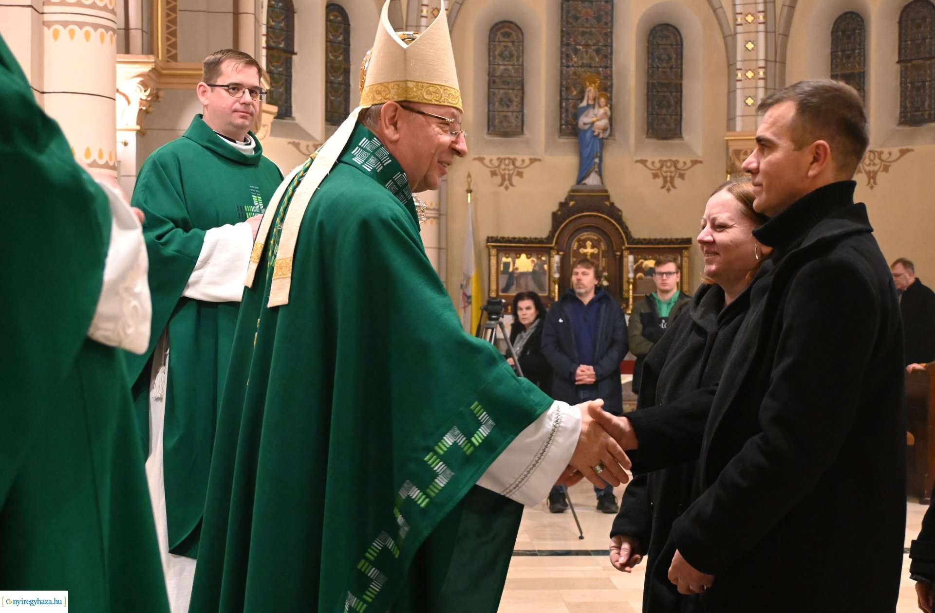Megáldották a jubiláló házaspárokat a Magyarok Nagyasszonya-társszékesegyházban