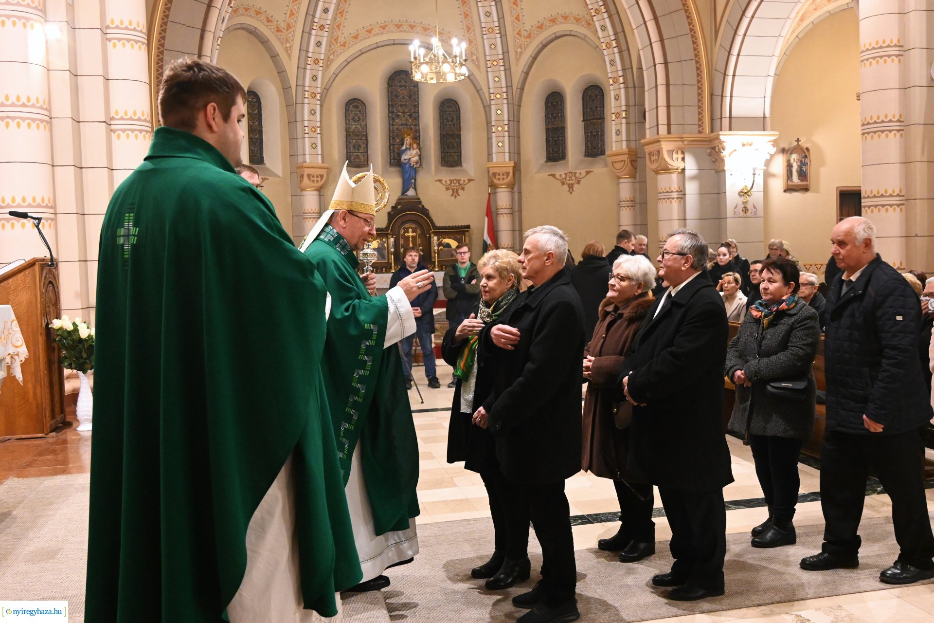 Megáldották a jubiláló házaspárokat a Magyarok Nagyasszonya-társszékesegyházban