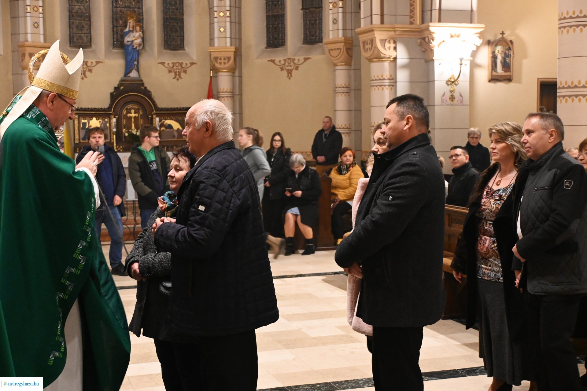 Megáldották a jubiláló házaspárokat a Magyarok Nagyasszonya-társszékesegyházban