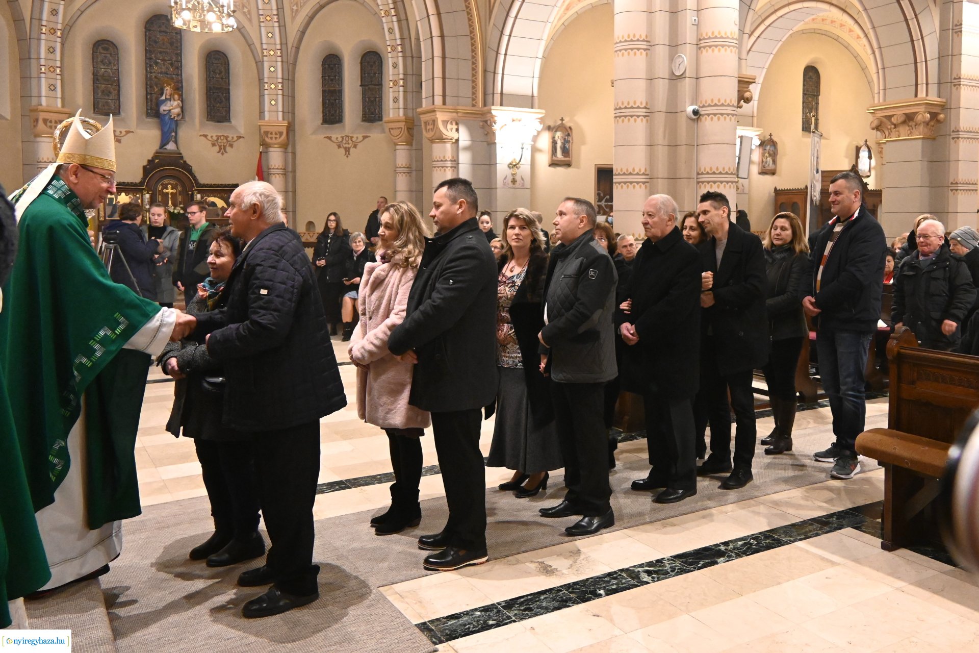 Megáldották a jubiláló házaspárokat a Magyarok Nagyasszonya-társszékesegyházban