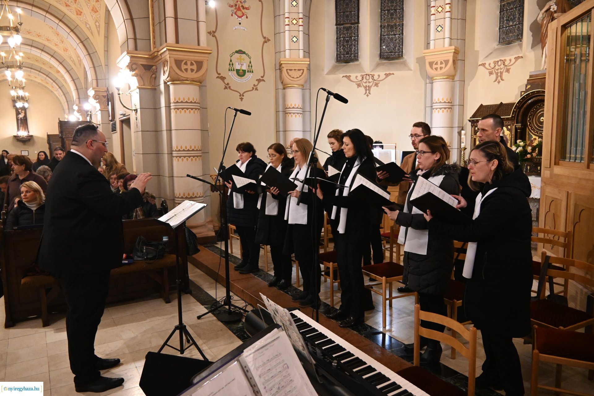Megáldották a jubiláló házaspárokat a Magyarok Nagyasszonya-társszékesegyházban
