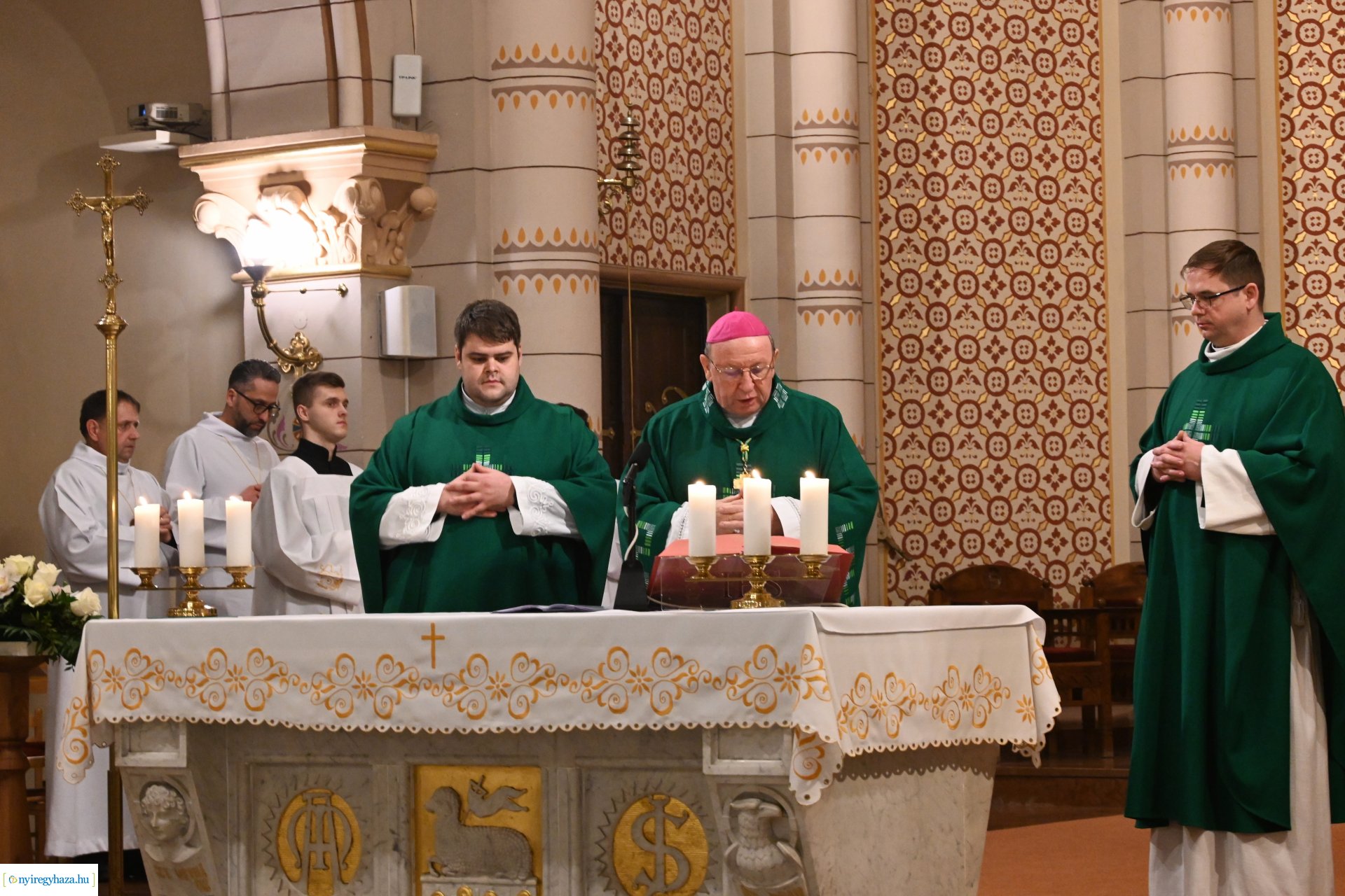 Megáldották a jubiláló házaspárokat a Magyarok Nagyasszonya-társszékesegyházban