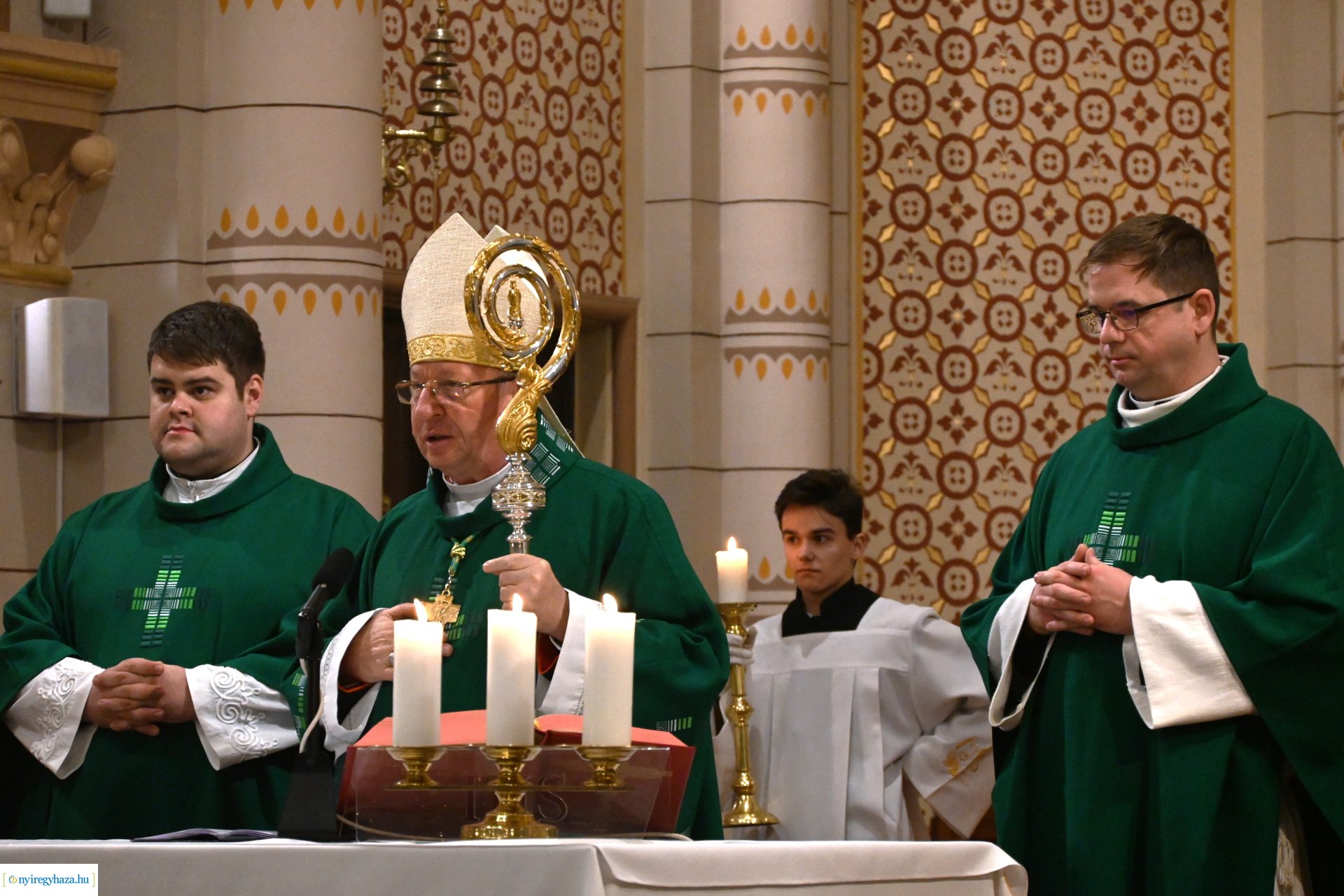 Megáldották a jubiláló házaspárokat a Magyarok Nagyasszonya-társszékesegyházban