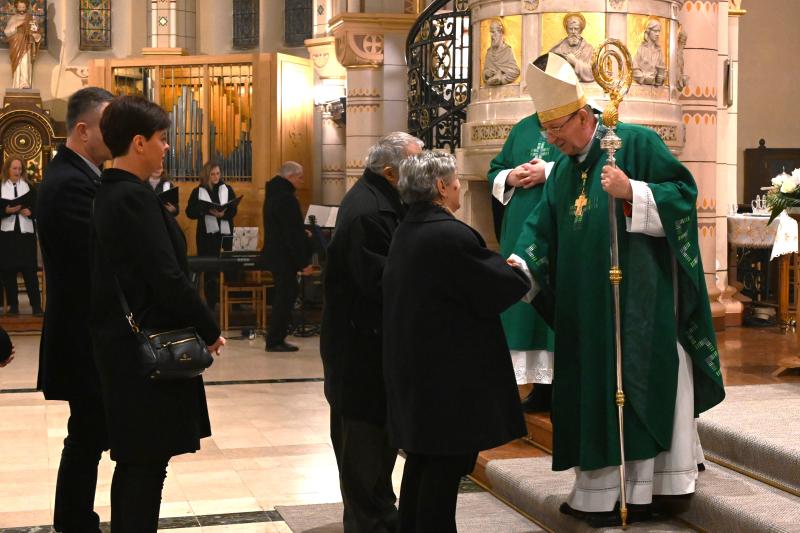Megáldották a jubiláló házaspárokat a Magyarok Nagyasszonya-társszékesegyházban
