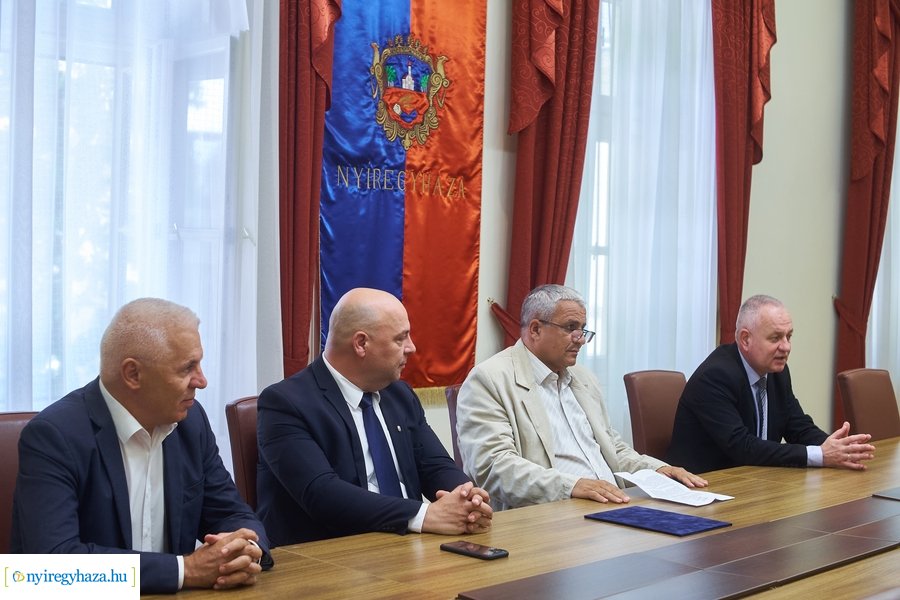 Megbízólevél átadás a Városházán 20220711