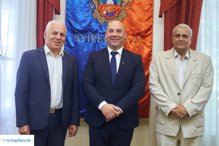 Megbízólevél átadás a Városházán 20220711