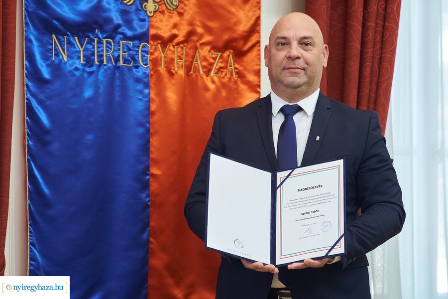 Megbízólevél átadás a Városházán 20220711