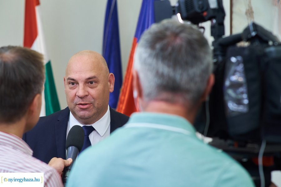 Megbízólevél átadás a Városházán 20220711