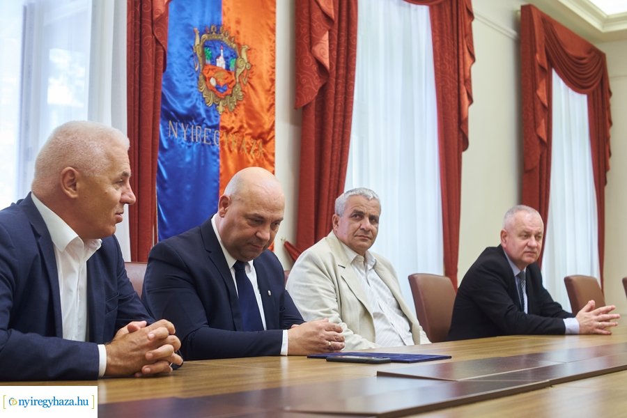 Megbízólevél átadás a Városházán 20220711