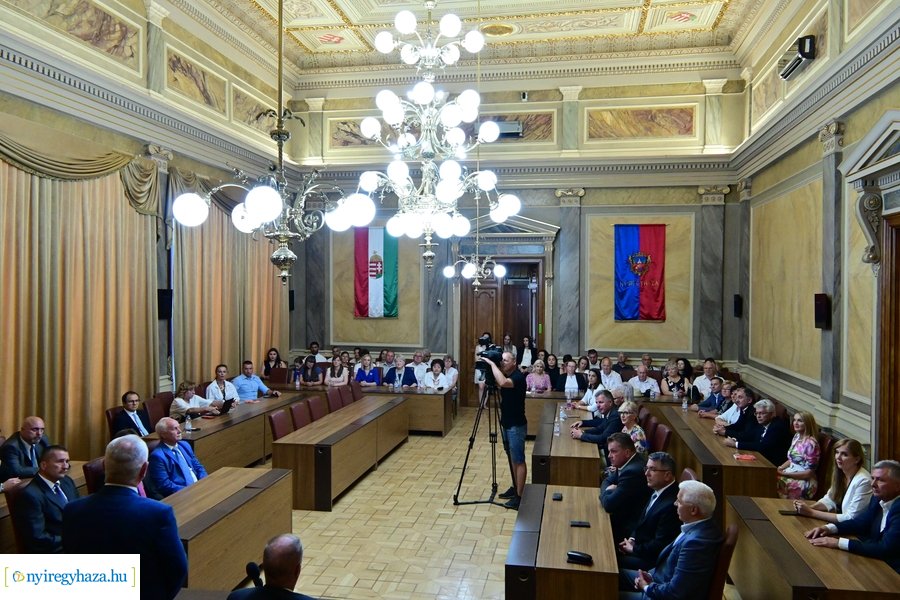 Megbízólevelek átvétele a Városházán