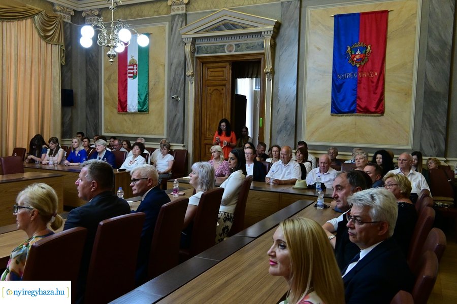 Megbízólevelek átvétele a Városházán