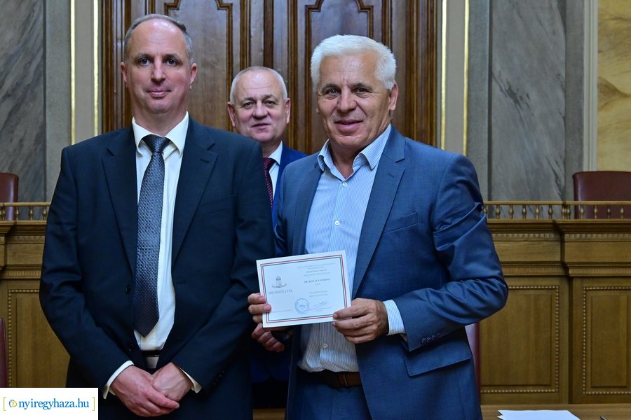 Megbízólevelek átvétele a Városházán