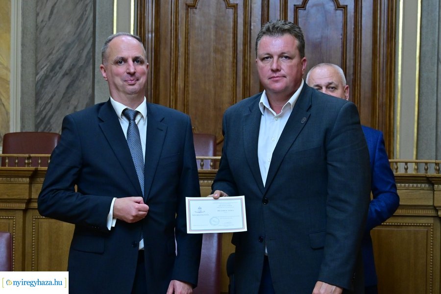 Megbízólevelek átvétele a Városházán