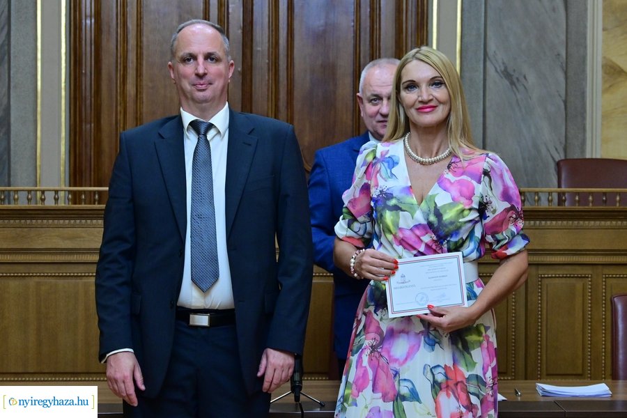 Megbízólevelek átvétele a Városházán