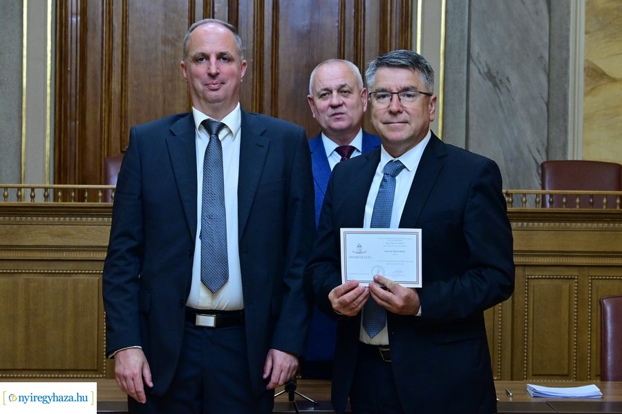 Megbízólevelek átvétele a Városházán