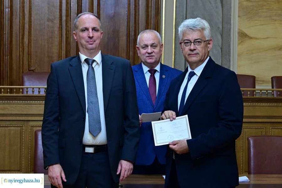 Megbízólevelek átvétele a Városházán