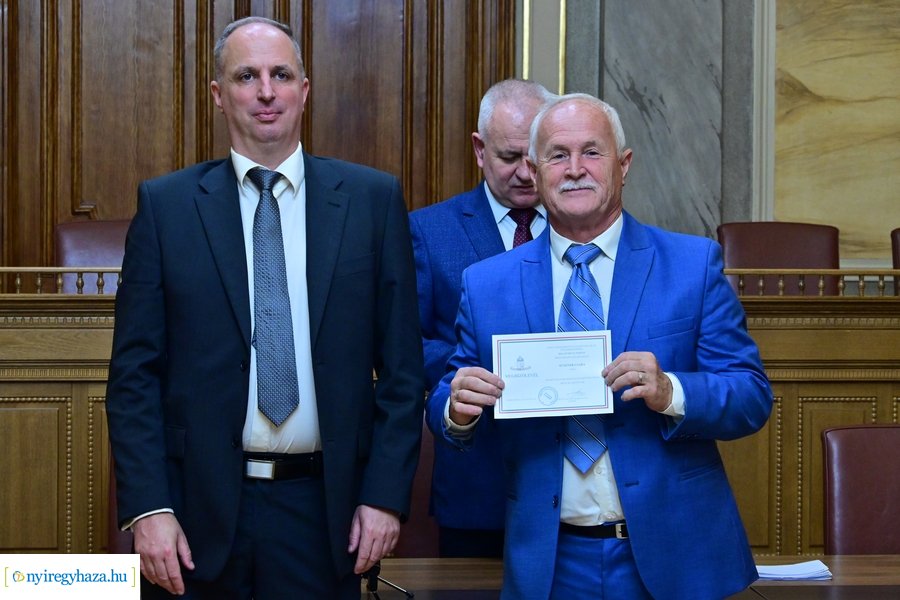 Megbízólevelek átvétele a Városházán