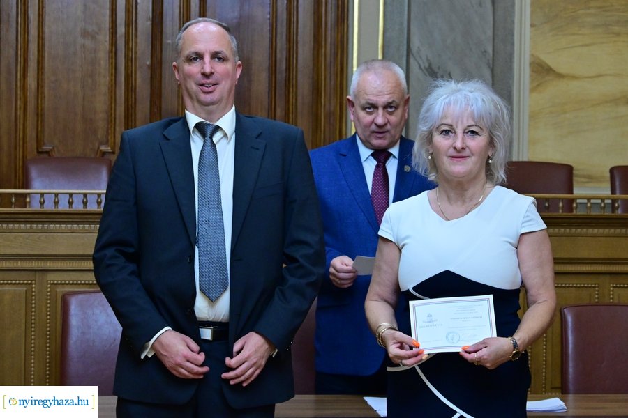 Megbízólevelek átvétele a Városházán