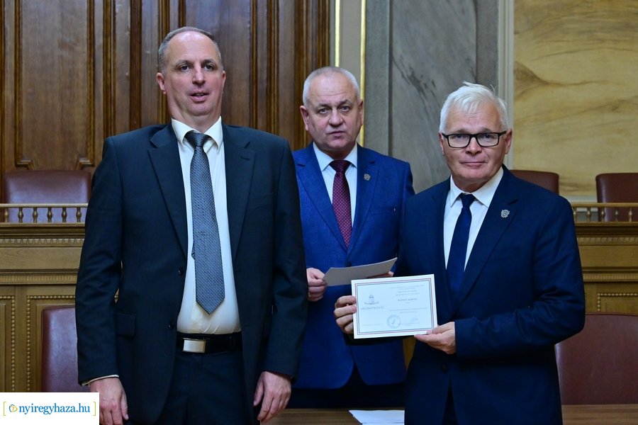 Megbízólevelek átvétele a Városházán