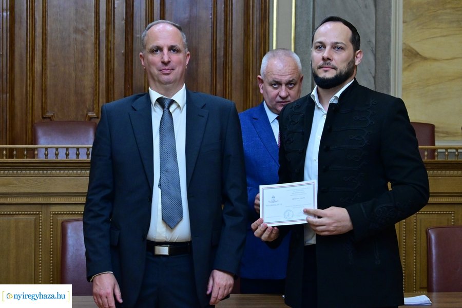 Megbízólevelek átvétele a Városházán