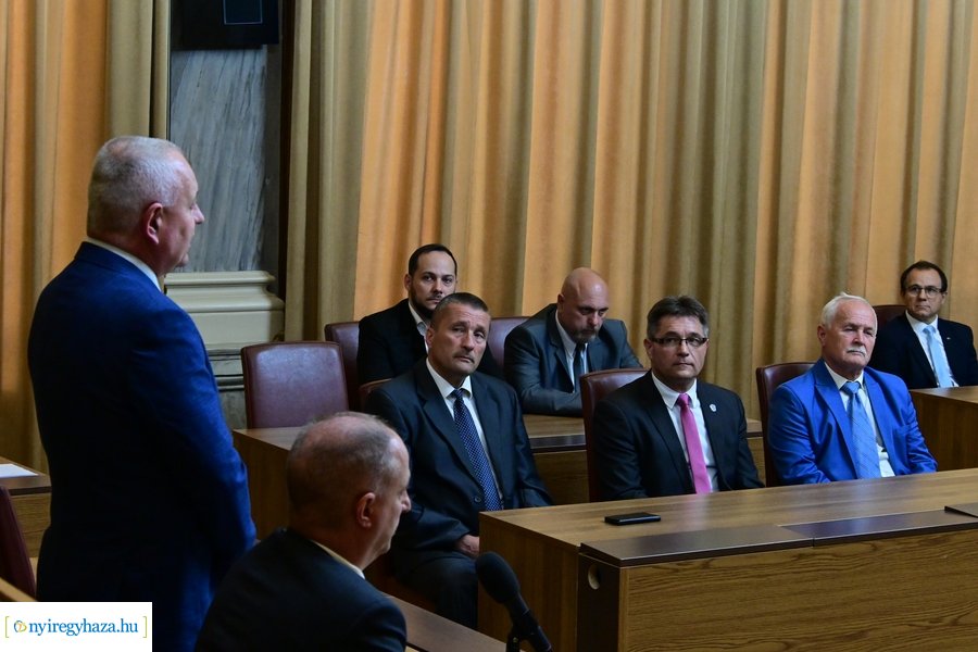 Megbízólevelek átvétele a Városházán