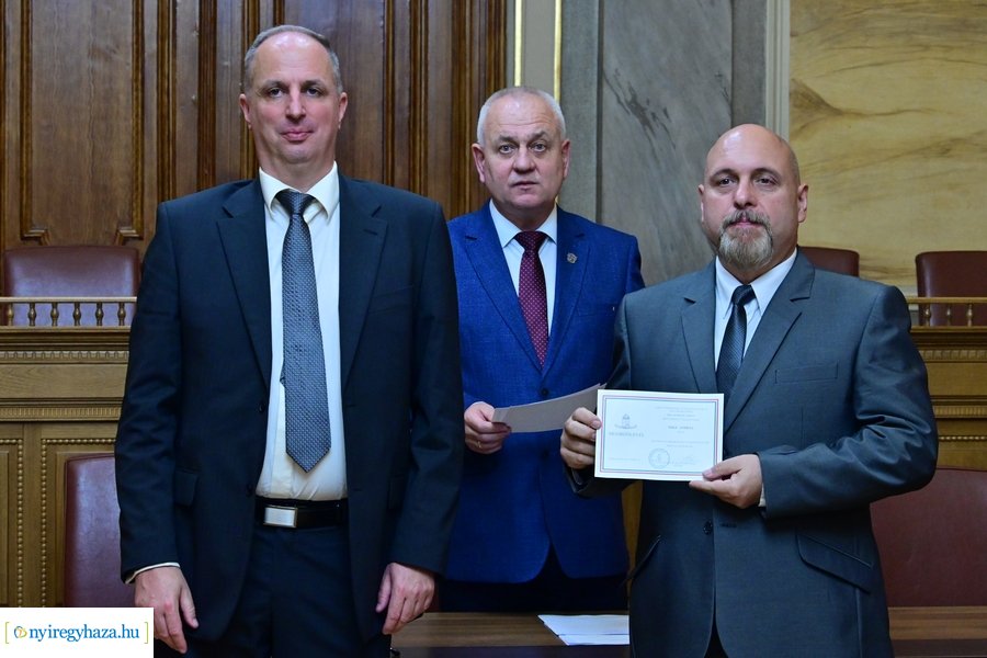 Megbízólevelek átvétele a Városházán