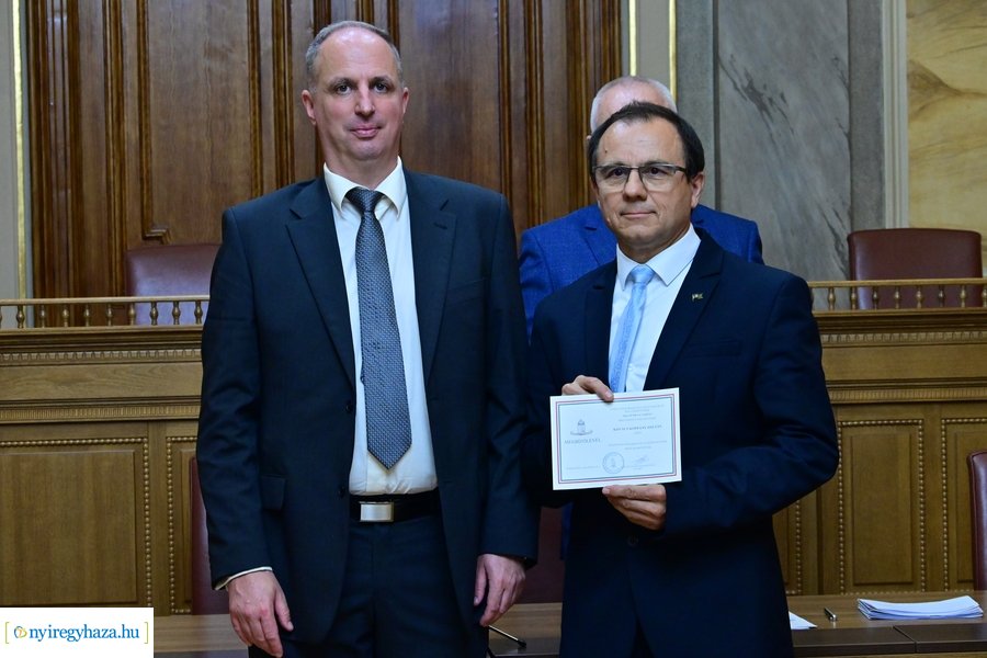 Megbízólevelek átvétele a Városházán