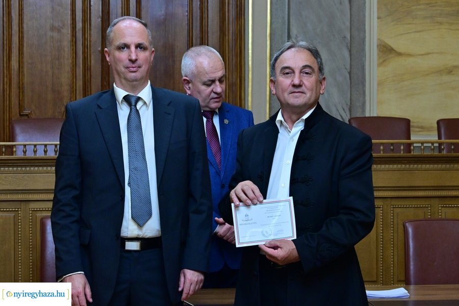 Megbízólevelek átvétele a Városházán