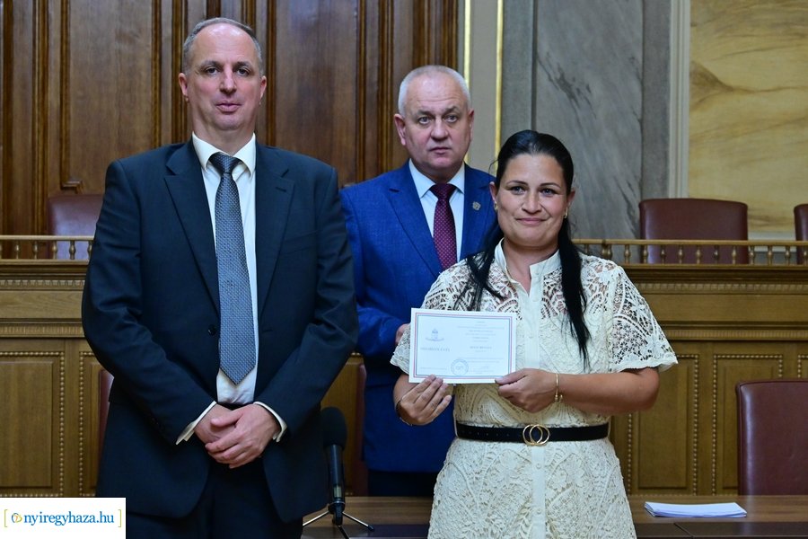 Megbízólevelek átvétele a Városházán