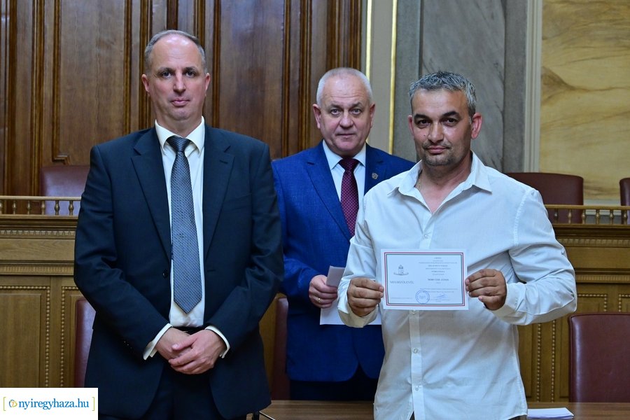 Megbízólevelek átvétele a Városházán