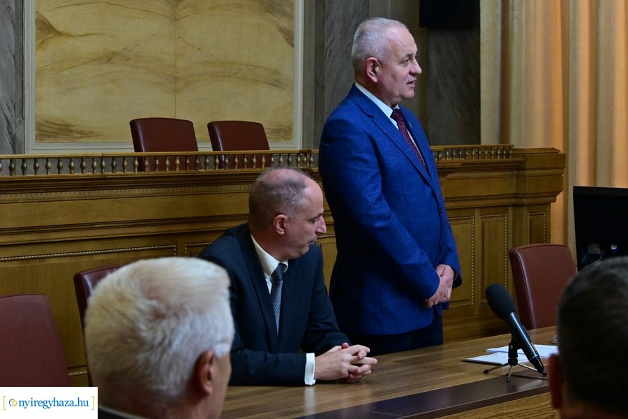 Megbízólevelek átvétele a Városházán