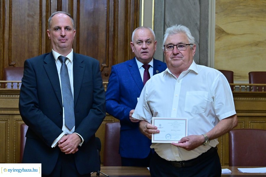 Megbízólevelek átvétele a Városházán