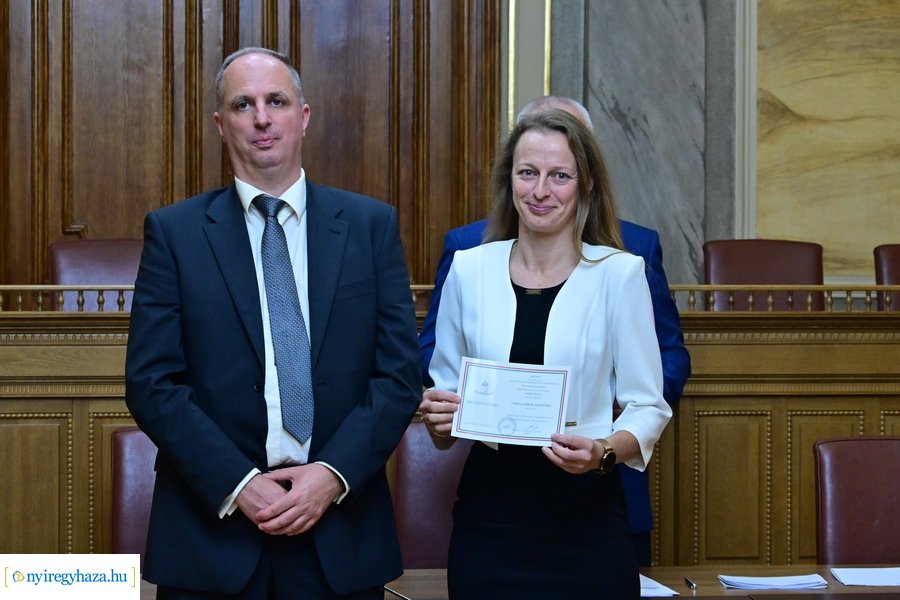 Megbízólevelek átvétele a Városházán