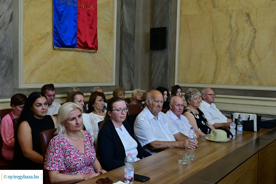 Megbízólevelek átvétele a Városházán