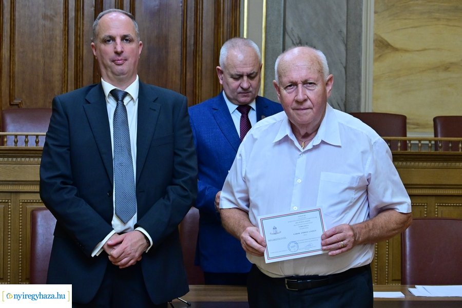 Megbízólevelek átvétele a Városházán