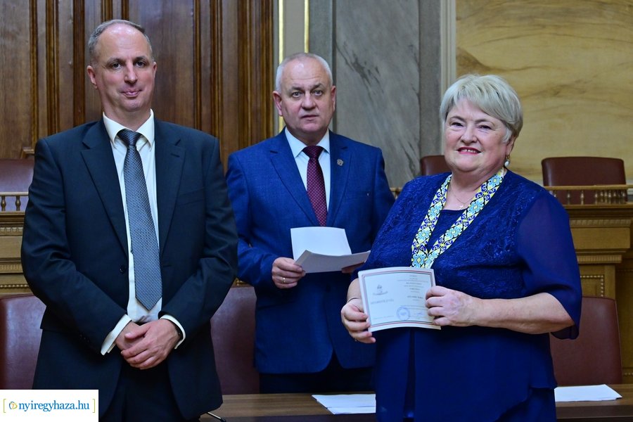 Megbízólevelek átvétele a Városházán