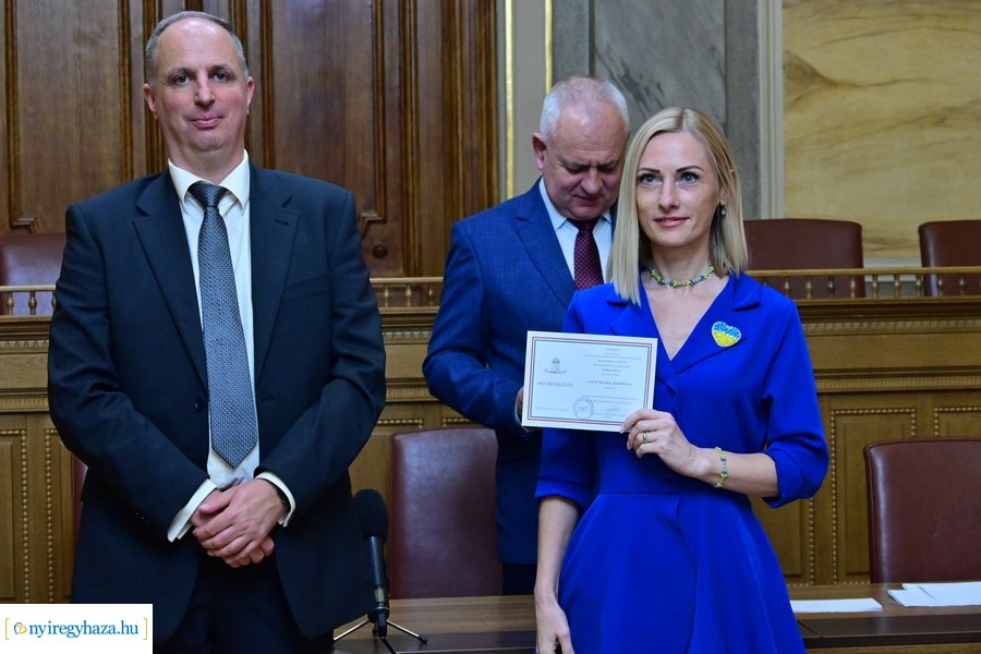 Megbízólevelek átvétele a Városházán