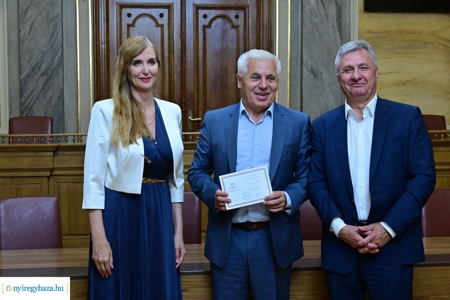 Megbízólevelek átvétele a Városházán