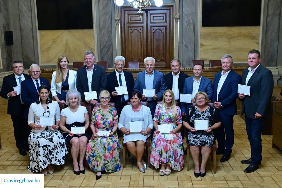 Megbízólevelek átvétele a Városházán